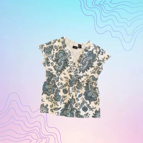 RQT Women’s Size XL Blue & White Paisley Blouse - Picture 1 of 2